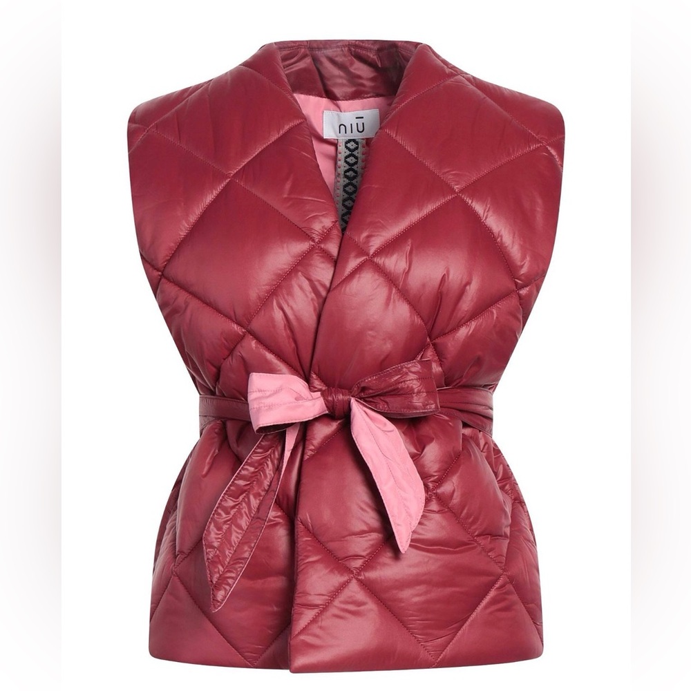 Niu Quilted Belted Puffer Vest in Burgundy with Pink Tie